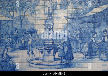 Funchal Madeira Azulejos typische bemalte Fliesen Stockfoto
