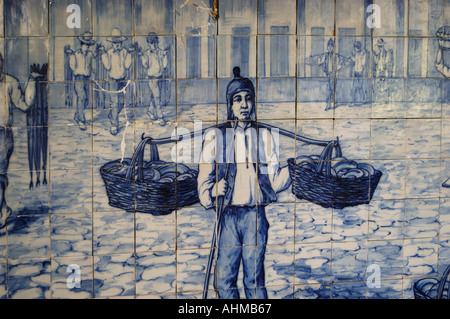 Funchal Madeira Azulejos typische bemalte Fliesen Stockfoto