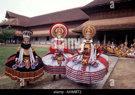 KATHAKALI KÜNSTLERN IN KUTHIRAMALIKA TRIVANDRUM KERALA Stockfoto