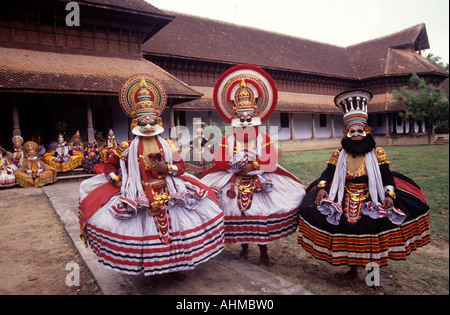 KATHAKALI KÜNSTLERN IN KUTHIRAMALIKA TRIVANDRUM KERALA Stockfoto