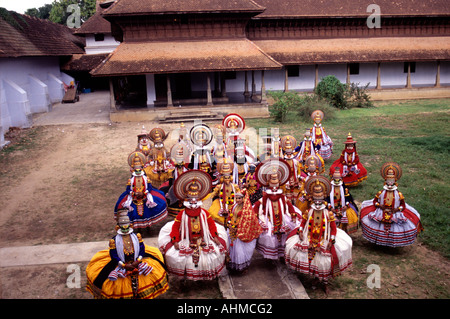 KATHAKALI KÜNSTLERN IN KUTHIRAMALIKA TRIVANDRUM KERALA Stockfoto