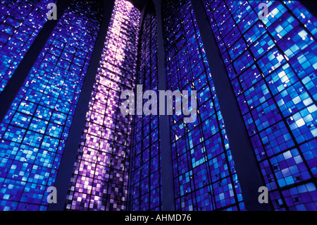 Glasfenster im Inneren des Dom Bosco Kirche, Brasilia, Brasilien Stockfoto