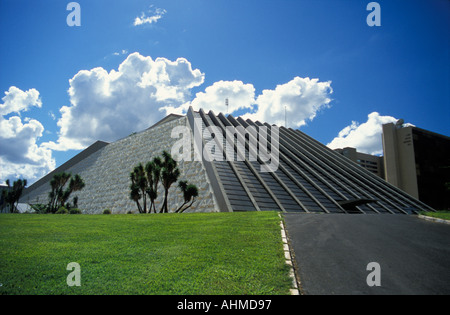 Das National Theater oder das Teatro Nacional in Form eines aztekischen Tempels, Brasilia, Brasilien Stockfoto