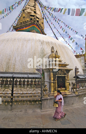 Nepalesische Anbeter besucht Swayambhunath Stupa Kathmandu-Nepal Stockfoto