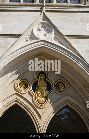 Türschnitzereien, Chichester Cathedral, Chichester, West Sussex, England, Vereinigtes Königreich Stockfoto