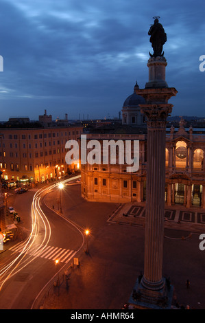 Piazza Santa Maria Maggiore in der Abenddämmerung Rom Italien Stockfoto