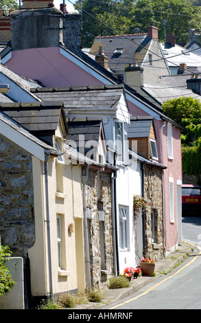 Malerische terrassenförmig angelegten Häuser im Dorf von St. Dogmaels Pembrokeshire West Wales UK Stockfoto