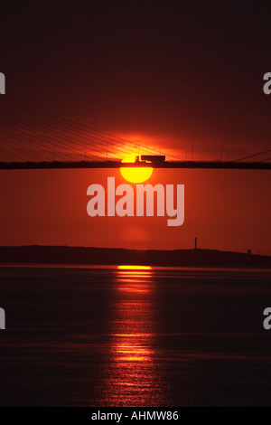 Going Home Sonnenuntergang Brücke Fluss Themse Dartford Crossing Stockfoto