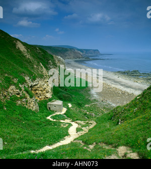 Magnesiumhaltiger Kalksteinfelsen und Strand in der Nähe von Easington Zeche, County Durham, England, UK. Stockfoto