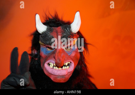 Perchtenlauf Krambambuli in Pitten / Krampus Stockfoto