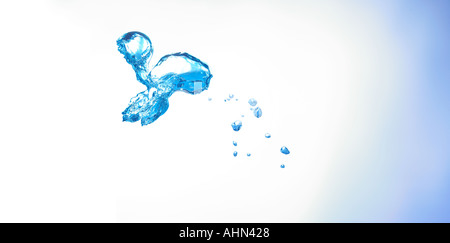 ausfallende Ausschnitt Blasen unter Wasser in Form einer Meeresschildkröte schwimmen Stockfoto