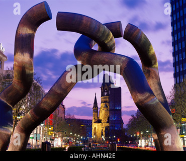 Kaiser-Wilhelm-Kirche und Skulptur-Berlin-Deutschland Stockfoto