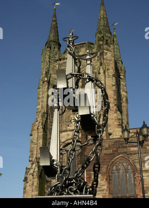 St Editha Kirche und Colin Grazier Memorial in Tamworth. Stockfoto