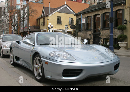 Silber Ferrari geparkt Stockfoto