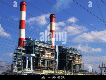 Florida Power and Light Company Plant Tampa, Florida. Rauchestacks in einem Elektrokraftwerk. Klimawandel und globale Erwärmung USA Stockfoto