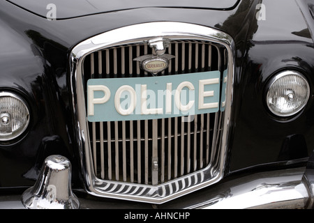 Alter altmodischer britische Polizeiauto Front grill Stockfoto