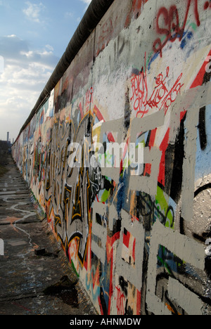 Stück der Berliner Mauer, East Side Gallery, Berlin Stockfoto