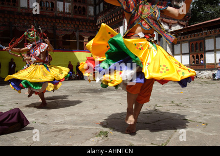 Maskierte Tänzer bei Tangbi Mani Tsechu (Festival), Bumthang, Bhutan Stockfoto