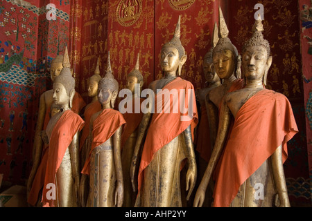 Buddha-Statuen in der Funerary Haus von Xieng Thong Tempel in Luang Prabang Laos wo Royal Funerary Wagen aufbewahrt wird gespeichert Stockfoto