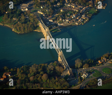 Thomas Telford Brücke über den Menai Strait auf Anglesey Wales Luftbild Stockfoto