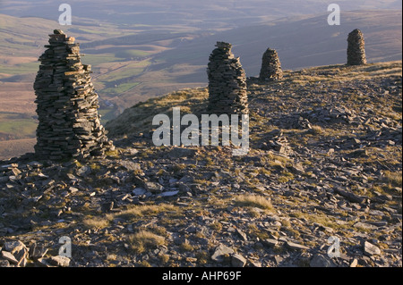 Cairns auf dem Gipfel des wilden Eber fiel North Pennines Stockfoto