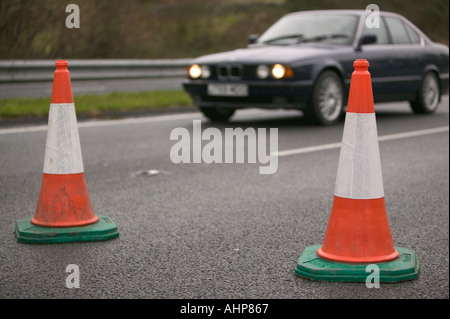 Auto fahren durch Baustellen Stockfoto