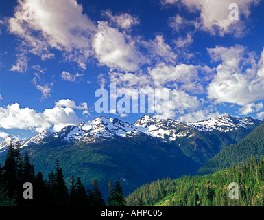 Berge und Wolken in Mt Baker Snowqualmie National Forest Washington Stockfoto