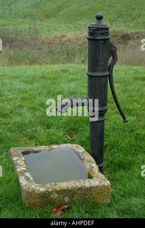 Viktorianische Eisen Wasserpumpe Stockfoto