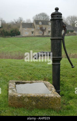 Viktorianische Eisen Wasserpumpe Stockfoto