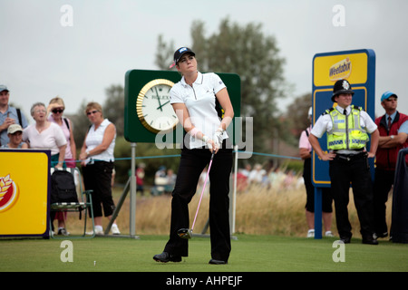 Paula Creamer Uhren ihren Abschlag bei Tag 3 der Weetabix Womens British Open in Royal Lytham im Jahr 2006. Stockfoto