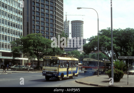 Einzigen Decker Busse auf Kenyatta Avenue Nairobi Kenia in Ostafrika Stockfoto