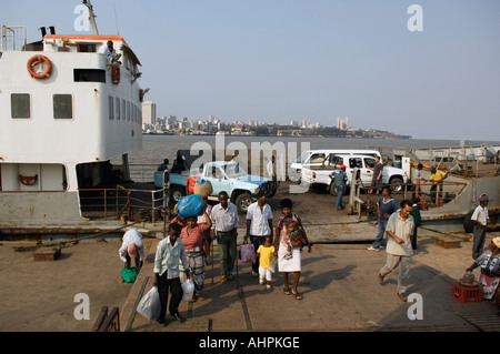 die Catembe Fähre überquert die 1 km lange Strecke des Wassers von Maputo, Catembe alle zwei Stunden, Maputo, Mosambik Stockfoto