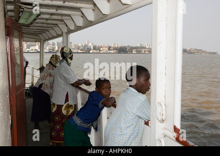 die Catembe Fähre überquert die 1 km lange Strecke des Wassers von Maputo, Catembe alle zwei Stunden, Maputo, Mosambik Stockfoto