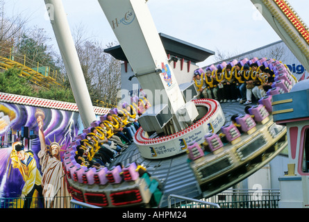 Schwingen, drehen rotierenden Pendel Hurrikan fahren im Everland Amusement Park Seoul Südkorea Stockfoto