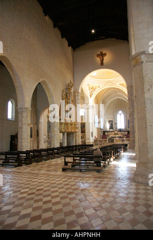 Innenraum der Basilika Santa Maria di Collemaggio in L'Quila Abruzzo.Italy Stockfoto