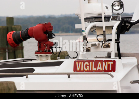 Ein Patrouillenboot angedockt am Potomac River in Old Town Alexandria Stockfoto