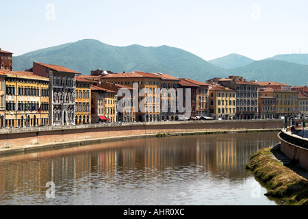 Lunga Pacinotti auf dem Fluss Arno durch die Stadt von Pisa, Italien. Stockfoto