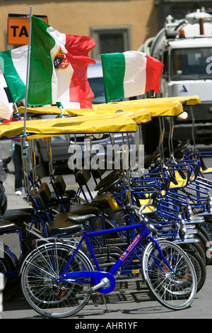 Fahrräder zu vermieten in Pisa Italien. Stockfoto