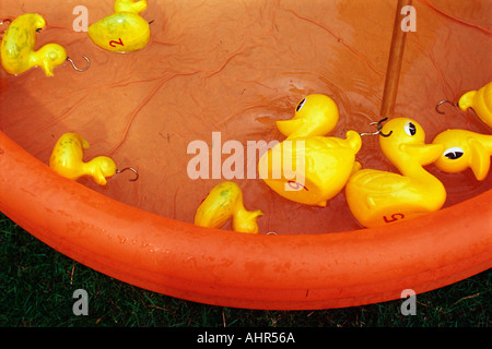 Gummienten in Planschbecken Stockfoto