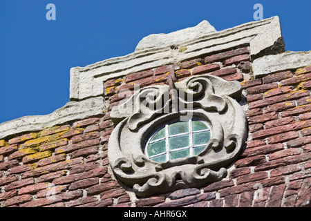 Architektonisches Detail-Fenster im Altbau Blokzijl-Overijssel-Niederlande Stockfoto