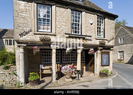 Das 16. Jahrhundert Bear Inn (einmal das Dorf Gerichtsgebäude und Versammlungsraum) in Cotswold Dorf von Bisley, Gloucestershire Stockfoto