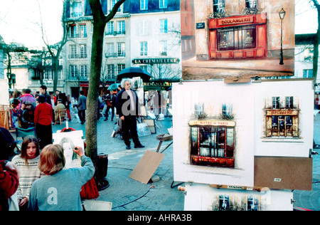 Paris Frankreich, Touristen, die das Viertel Montmartre besuchen, Straßenkünstler, die auf dem Place du Tertre » Porträts von Touristen malen Stockfoto