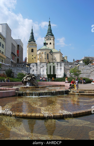 Die heiligen Cyrill und Methodius Gedenkstätte und Kirche der Heiligen Dreifaltigkeit, Andrej Hlinka Square, Zilina, Ziliana Region, Slowakei Stockfoto