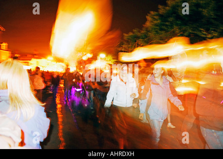 Ulverston Festival jährlichen Laternenumzug durch die Straßen der Stadt Stockfoto