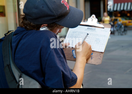 Arbeiter beliefern Geschäfte in der Innenstadt von Chicago Illinois Stockfoto