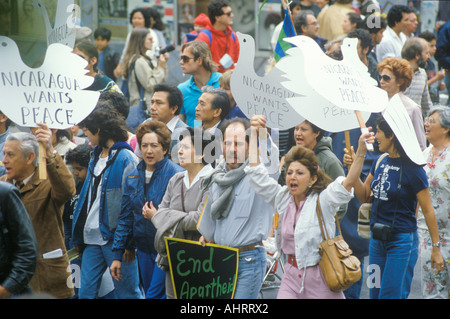 Demonstranten protestieren US-Intervention In El Salvador-Los Angeles-Kalifornien Stockfoto