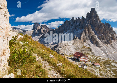 Berg Zuflucht Lavaredo in den Dolomiten von Sasso di Sesto aus gesehen Stockfoto