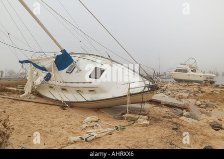 Umgedrehten Segelboot in Folge des Hurrikan Ivan in Pensacola, Florida Stockfoto