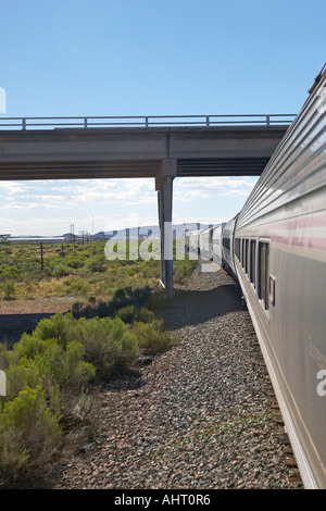 Whistle Stop Kerry Express in ganz Amerika Zug bewegen durch Landschaft amerikanischen Südwesten Stockfoto