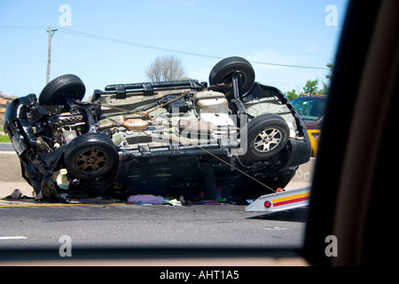 Autounfall auf Stevenson Expressway van Rollover. Chicago Illinois IL USA Stockfoto